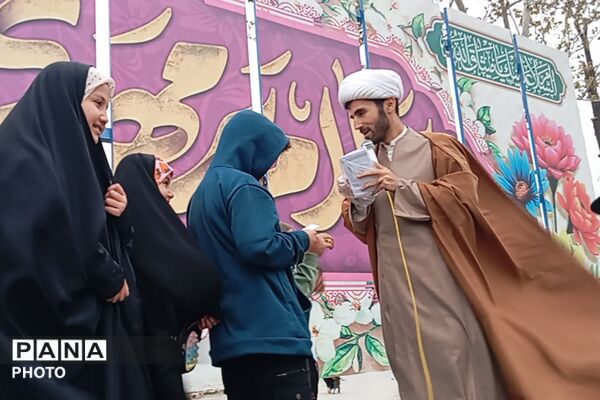 لبخندهای کودکانه زیر پرچم سبز رضوی
