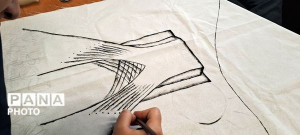  نقاشی همگانی با موضوع «ایرانِ قوی» در دبیرستان اهل‌البیت ناحیه 4 کرج 