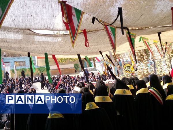 دبیرستان متوسطه اول دخترانه انقلاب میزبان شهید گمنام شد 