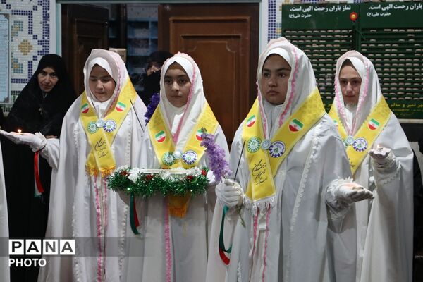 هم‌نوایی پیشتازان و خادمان رضوی در آیین پرچم‌گردانی میلاد امام رضا(ع) در ایلخچی