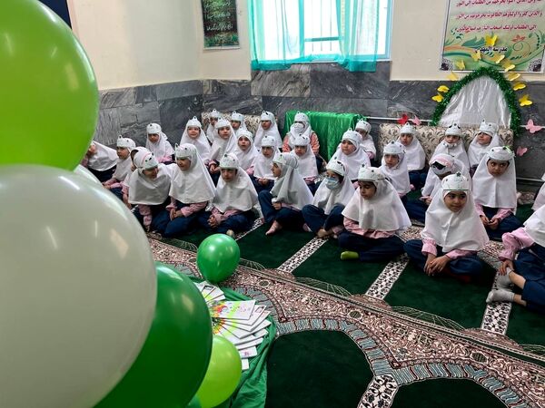 جشن قرآن در دبستان دخترانه المهدی ناحیه 2 کرج و شهرستان فردیس