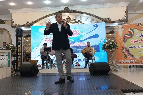 تجلیل از مدیران و معلمان نمونه مدارس غیردولتی شهرستان اسلامشهر 