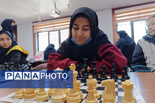 رقابت فکری دانش‌آموزان ورامینی در مسابقات شطرنج کانون هدایت