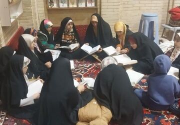 فرشتگانی در محافل قرآنی، روزه‌داری را با لذت و نور ایمان تجربه می‌کنند