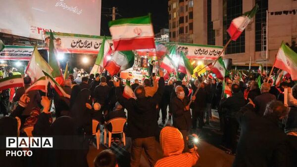 اجتماع عظیم مردمی کرج در سی‌وچهارمین مراسم بیعت با رهبری و عزاداری امام امت 