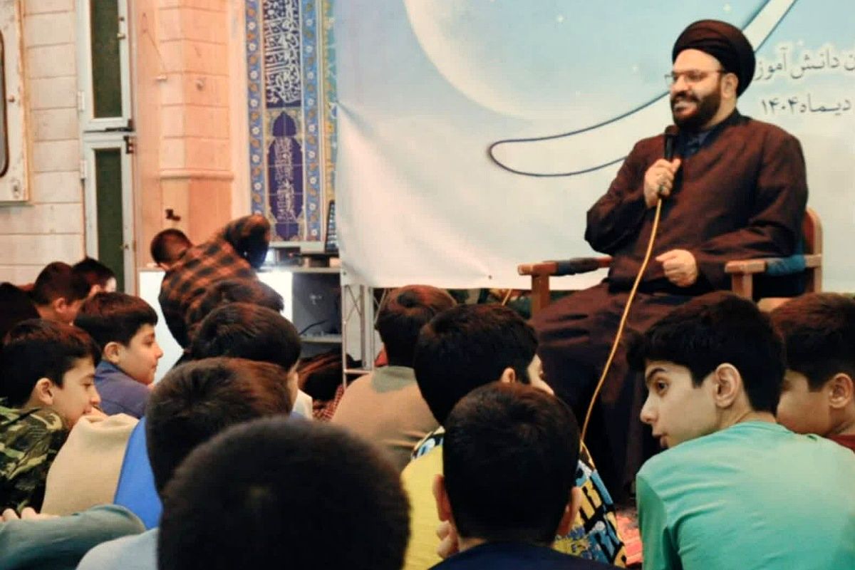 حضور دانش‌آموزان معتکف ناحیه دو شهرری در جلسات بصیرتی