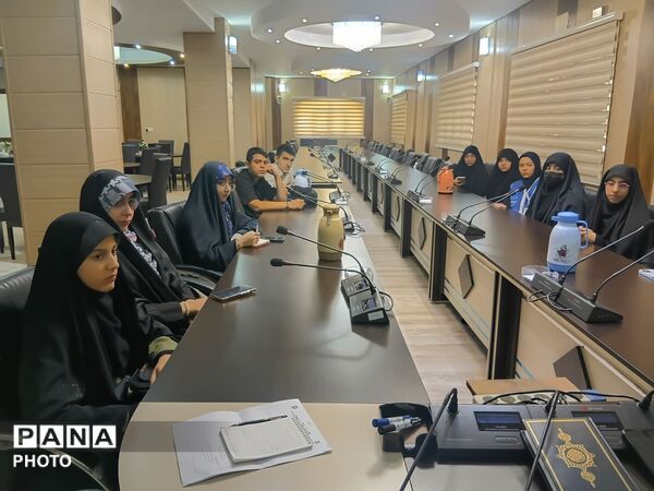 جلسه توجیهی و آموزشی دانش‌آموزان خبرنگار پانا اعزامی  استان البرز به مراسم وداع و تشییع قائد امت 