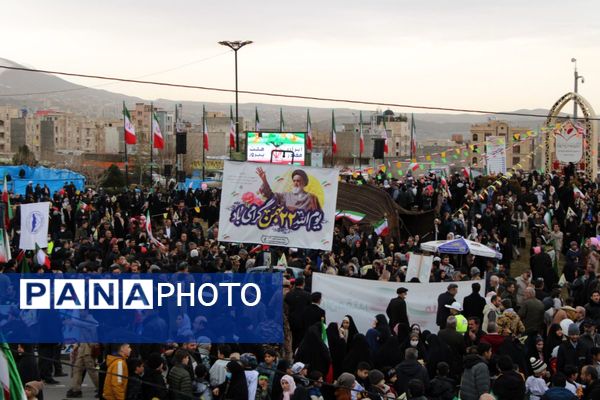 حضور گسترده اقشار مختلف مردم پردیس در راهپیمایی ۲۲ بهمن