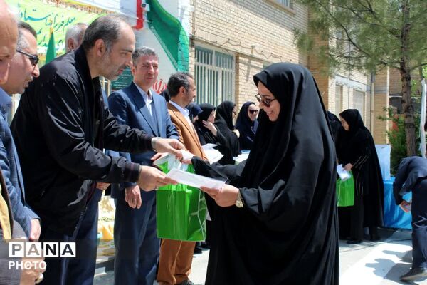 زنگ سپاس معلم در فاروج به صدا در آمد 