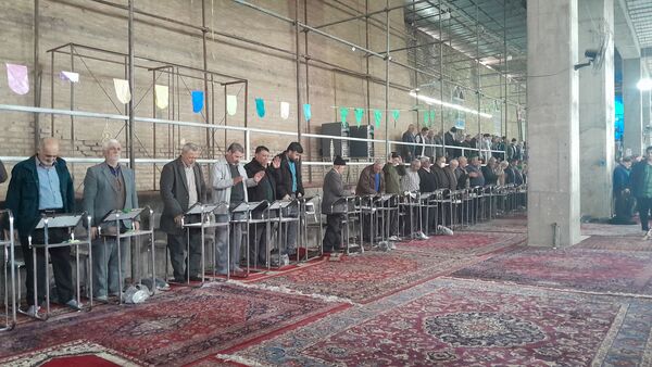 نماز عبادی سیاسی جمعه به همراه سخنرانی پیش از خطبه های معاون پرورشی در نیشابور 