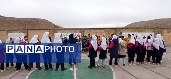 برگزاری جشن دهه فجر با برنامه‌های ورزشی و فرهنگی در دبستان شهید ابوالفضل