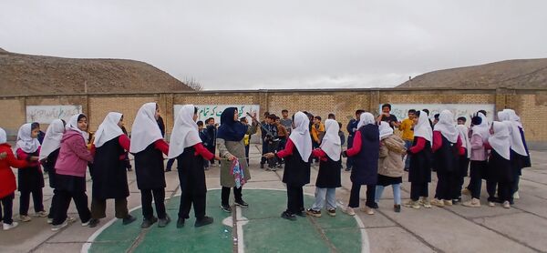 برگزاری جشن دهه فجر با برنامه‌های ورزشی و فرهنگی در دبستان شهید ابوالفضل