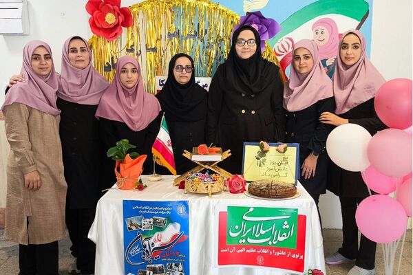 برگزاری آیین باشکوه روز دانش‌آموز در فیروزکوه؛ زنگ استکبارستیزی در این مدرسه طنین‌انداز شد