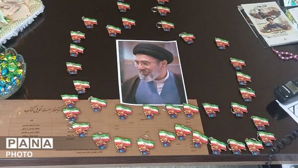 کاشت نهال به یاد نوگلان شجره طیبه میناب در دبستان اندیشه ناحیه یک یزد
