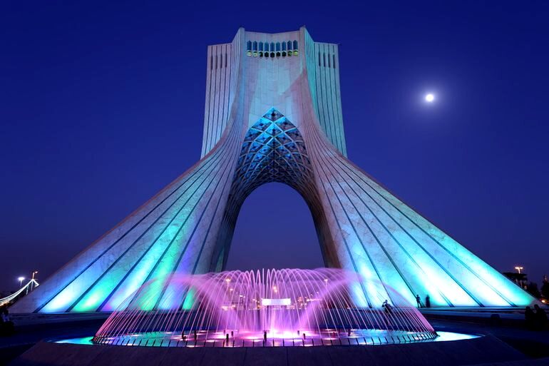 رشد 60 درصدی بازدید روزانه برج آزادی در نوروز 1403