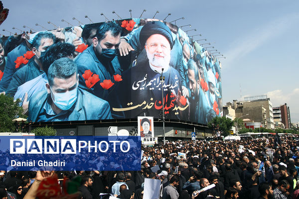 مراسم تشییع پیکر شهدای خدمت در تهران