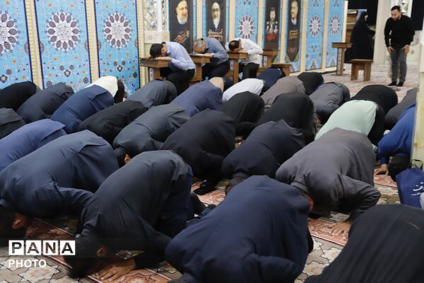 یادبود رهبر شهید در اداره‌کل آموزش و پرورش شهر تهران 