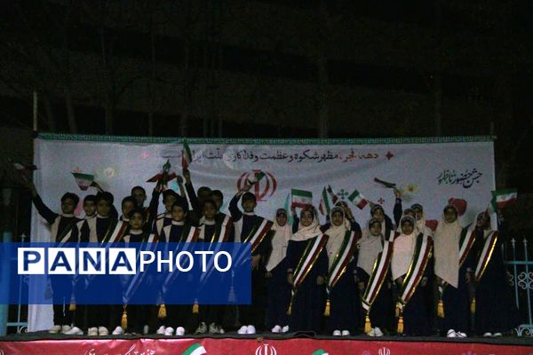 نورافشانی و گلبانگ الله اکبر در یزد، جلوه‌ای از جشن سالگرد پیروزی انقلاب