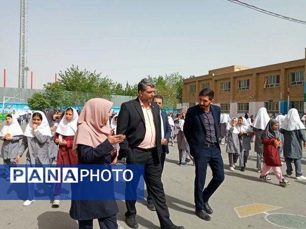 بازدید معاون پرورشی اداره آموزش و پرورش شهرستانهای تهران از نزدیک با مشکلات و چالش های مدرسه شهید رستمی