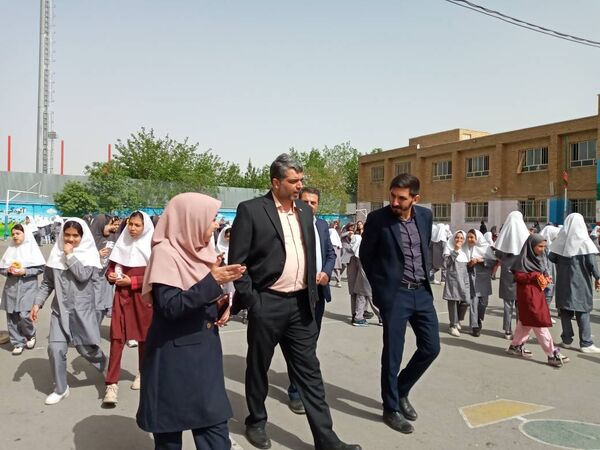 بازدید معاون پرورشی اداره آموزش و پرورش شهرستانهای تهران از نزدیک با مشکلات و چالش های مدرسه شهید رستمی