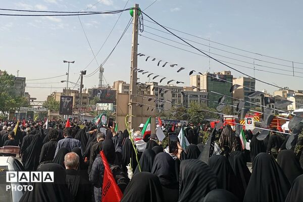 حضور جمعیت و مهمانان ویژه در مراسم وداع با رهبر شهید در مصلی امام خمینی تهران