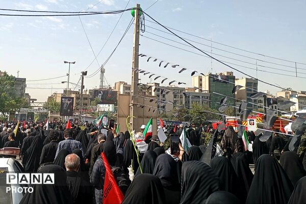 حضور جمعیت و مهمانان ویژه در مراسم وداع با رهبر شهید در مصلی امام خمینی تهران