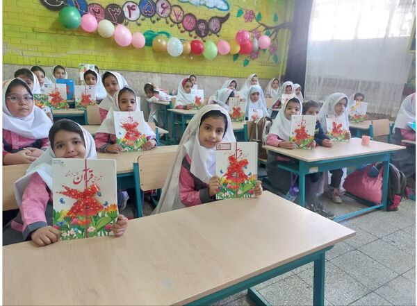 جشن قرآن پایه اولی‌ها در دبستان سخن‌سنج ناحیه ۲ کرمانشاه