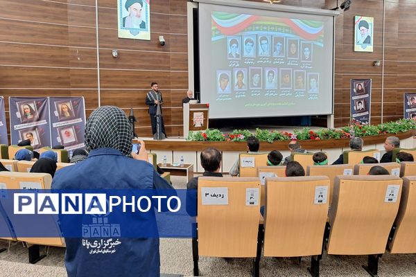 اجتماع بزرگ دانش آموزان بسیجی پردیس در گرامیداشت شهدای دانش آموز