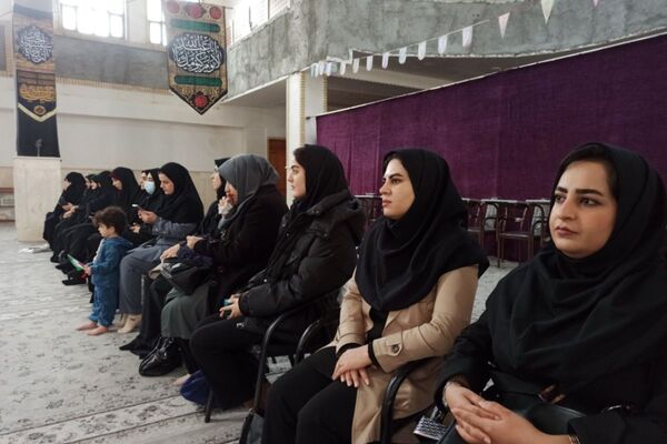 مدرسه شهید لطفی بهارستان‌دو میزبان جشن دهه فجر 