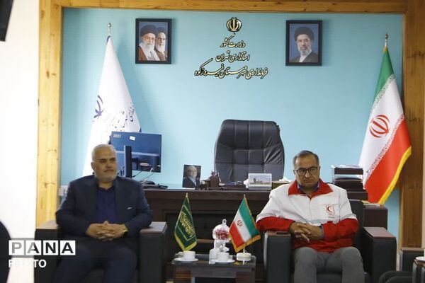 دیدار رئیس و کارکنان جمعیت هلال‌احمر شهرستان فیروزکوه با فرماندار