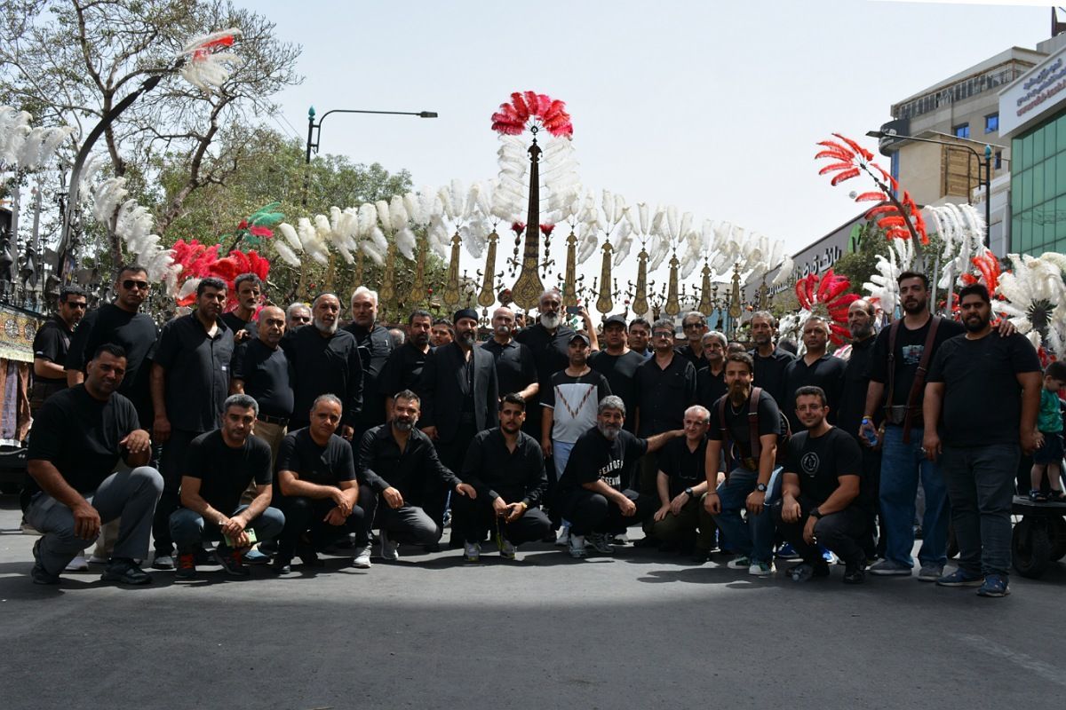 پرچم‌های عزا بر فراز حرم امام رضا(ع)