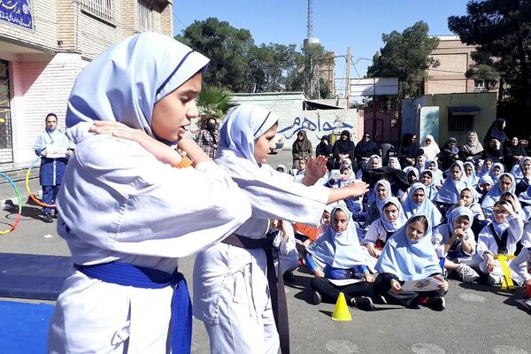 المپیاد ورزشی در مدرسه قدر بهارستان۲