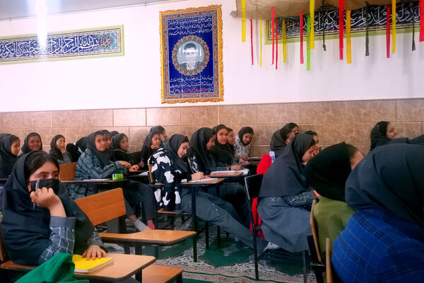 کارگاه خلاقیت و هوش مصنوعی در دبیرستان شهدای آباده
