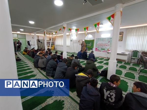 تجلیل از اعضای فعال بسیج دبیرستان نمونه آیت‌الله خامنه‌ای کاشمر