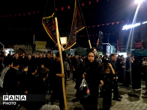 همراهی هیات زینب کبری(س) با کاروان نمادین اسرای کربلا