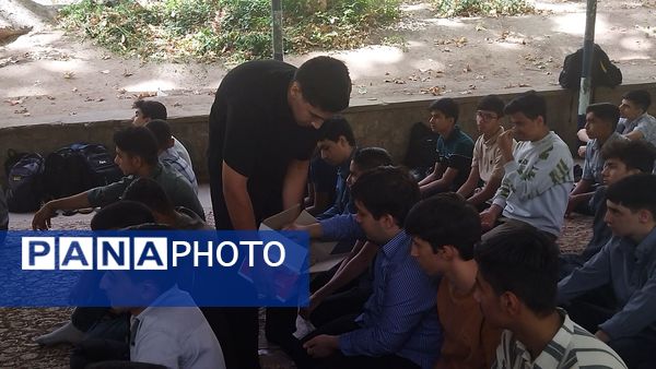 اولین نماز جماعت پایه دهمی ها همراه با کادر دبیرستان شاهد ابوذر غفاری 