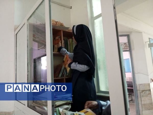 غبارروبی نمازخانه‌ دبستان ناهید نخودی نیشابور