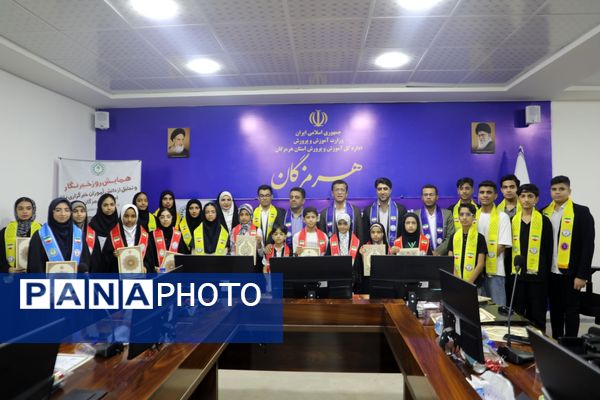 تجلیل از خبرنگاران پانای هرمزگان با حضور مدیرکل آموزش و پرورش 