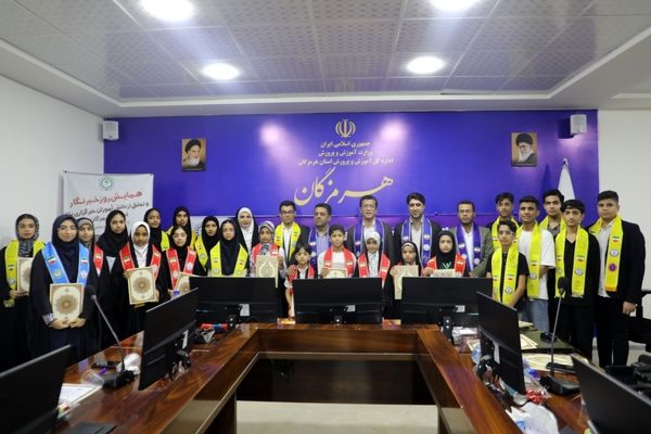 تجلیل از خبرنگاران پانای هرمزگان با حضور مدیرکل آموزش و پرورش 