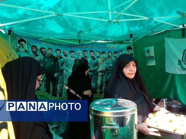 تشیع پیکر مطهر شهید عباس نیلفروشان با حضور پر شور مردم