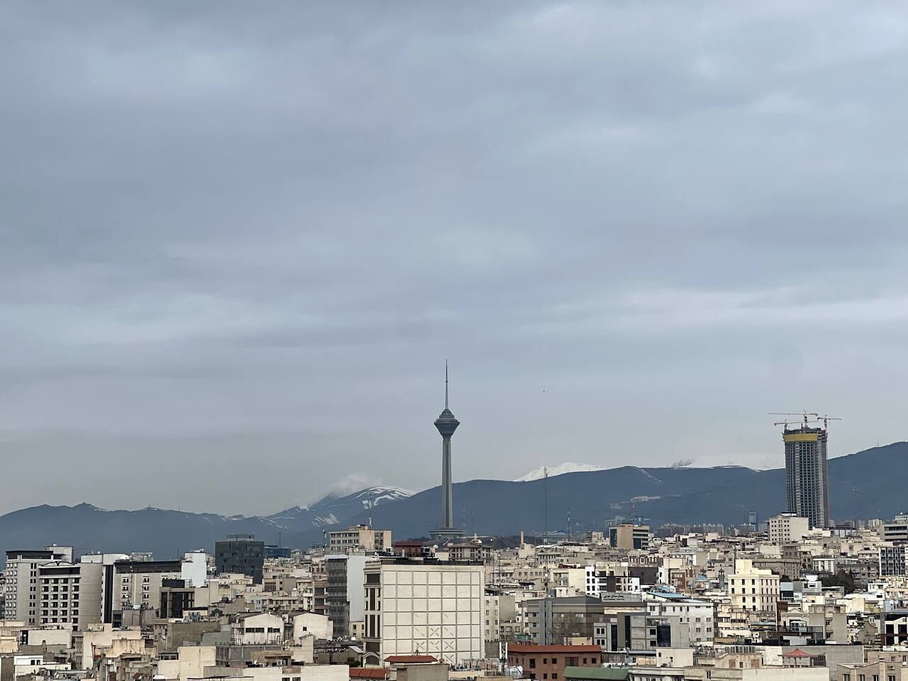 هوای تهران سالم اما در مرز آلودگی