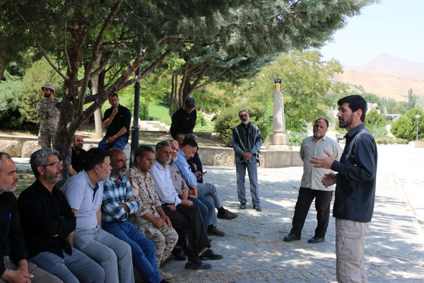 بازدید معلمان قم از موزه دفاع مقدس همدان-1