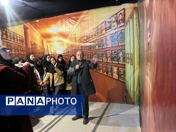 بازدید دانش‌آموزان دبیرستان فاطمه الزهرا از موزه عبرت