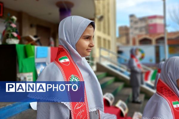 هم صدایی نسل آینده با انقلاب در مدرسه کودک مسلمان قرچک