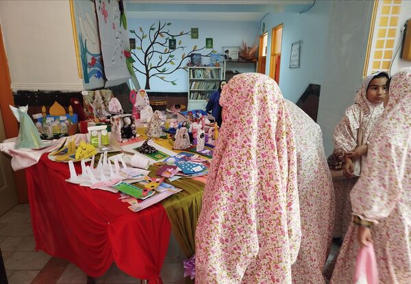 جشن عبادت دانش‌آموزان دختر در کانون فرهنگی تربیتی عاطفه شهرستان کاشمر 