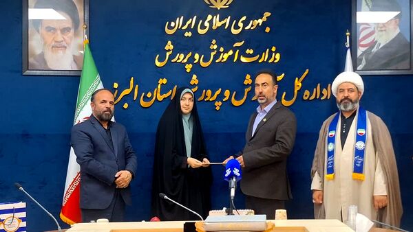 نشست دانش‌آموز خبرنگاران پانا استان البرز با مدیرکل آموزش‌وپرورش به مناسبت روز خبرنگار