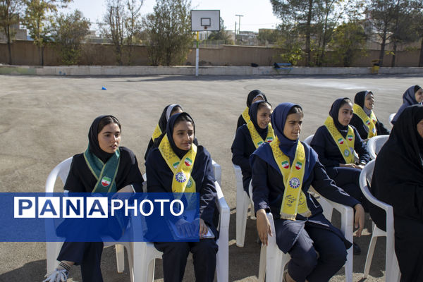 مشعل دوازدهمین دوره المپیادهای ورزشی درون مدرسه‌ای در شهر نیم‌ور روشن شد