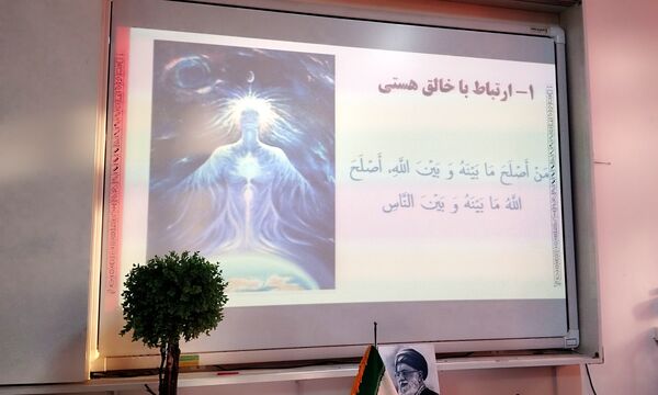 جلسه آموزش فرزند پروری برای والدین در مدرسه دخترانه مهندس رحمانی فرد ناحیه یک مشهد 
