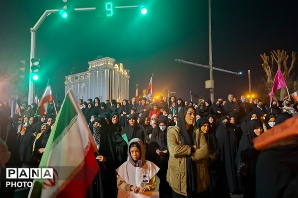 قرچکی‌ها خیابان را رها نمی‌کنند