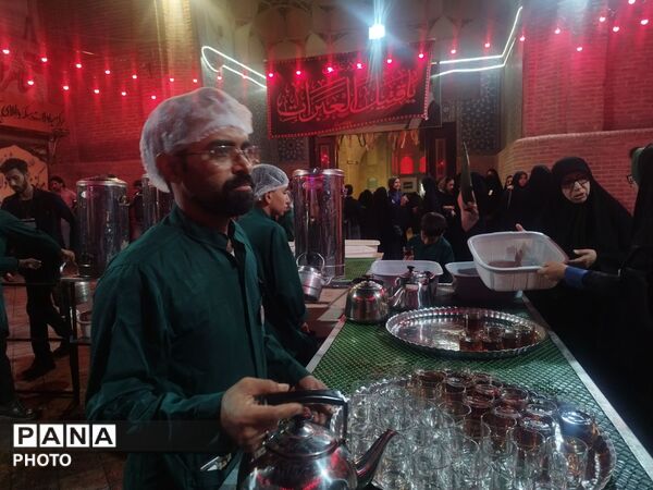عطر چای روضه در صد و پنجاه و نهمین شبِ میثاق؛ خادمی به رسم ارادت